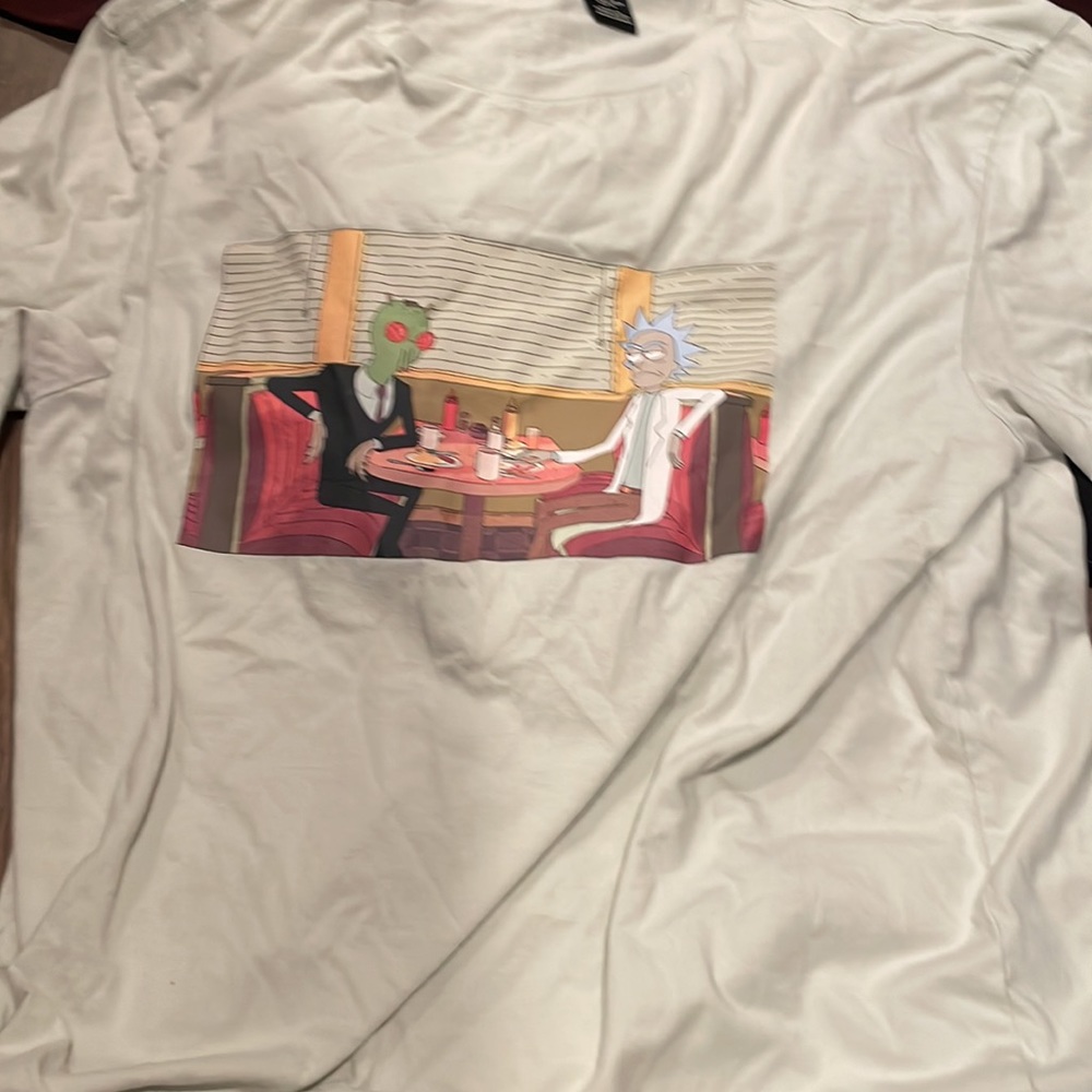 8 shirts from a variety of brands, sizes rang from small to medium, - Picture 4 of 13